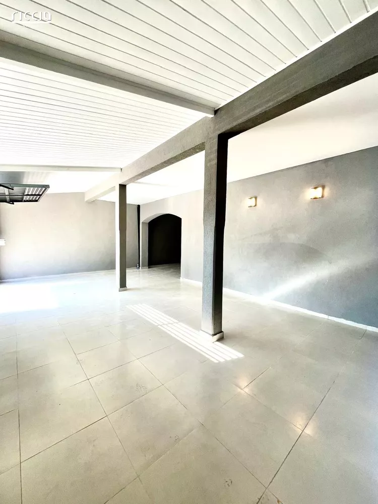 Casa à venda com 4 quartos, 154m² - Foto 2