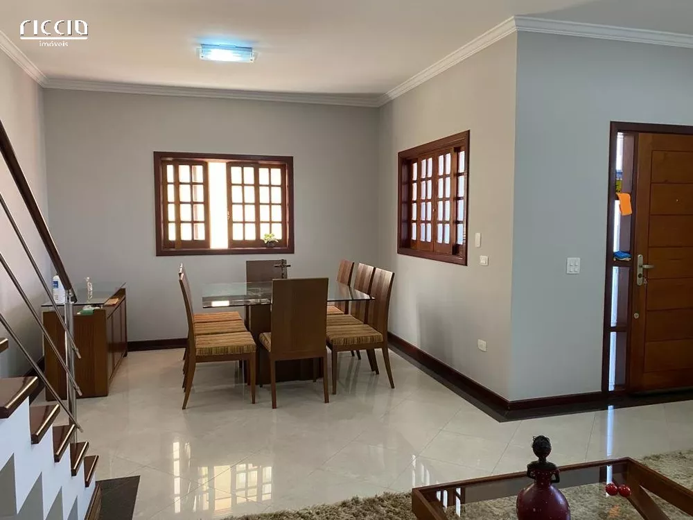 Casa à venda com 3 quartos, 224m² - Foto 3