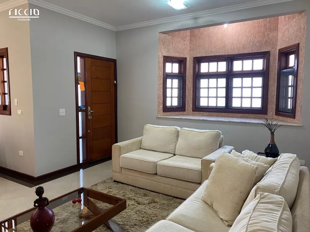 Casa à venda com 3 quartos, 224m² - Foto 2