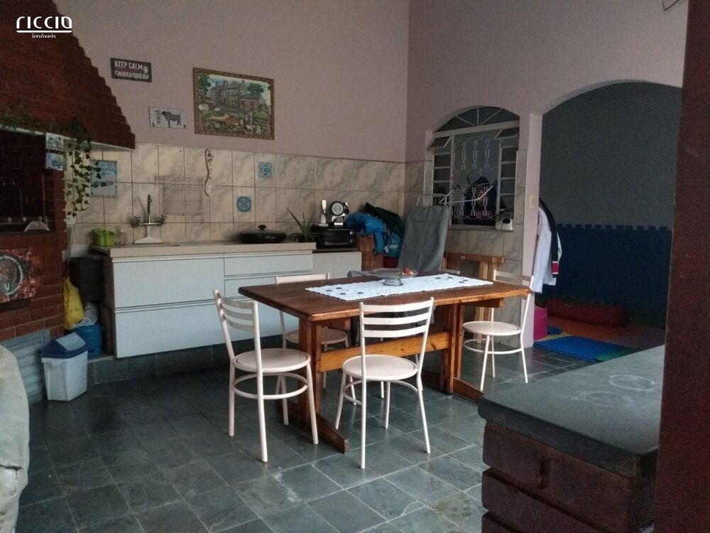 Casa, 3 quartos, 200 m² - Foto 2