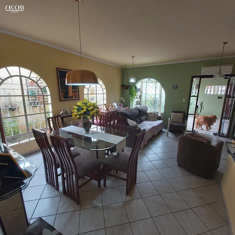 Casa, 3 quartos, 197 m² - Foto 1