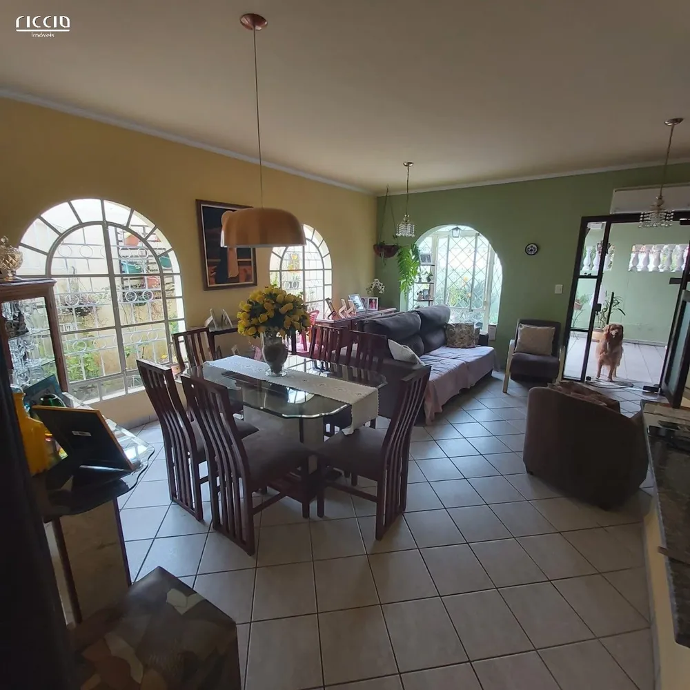 Casa, 3 quartos, 197 m² - Foto 2