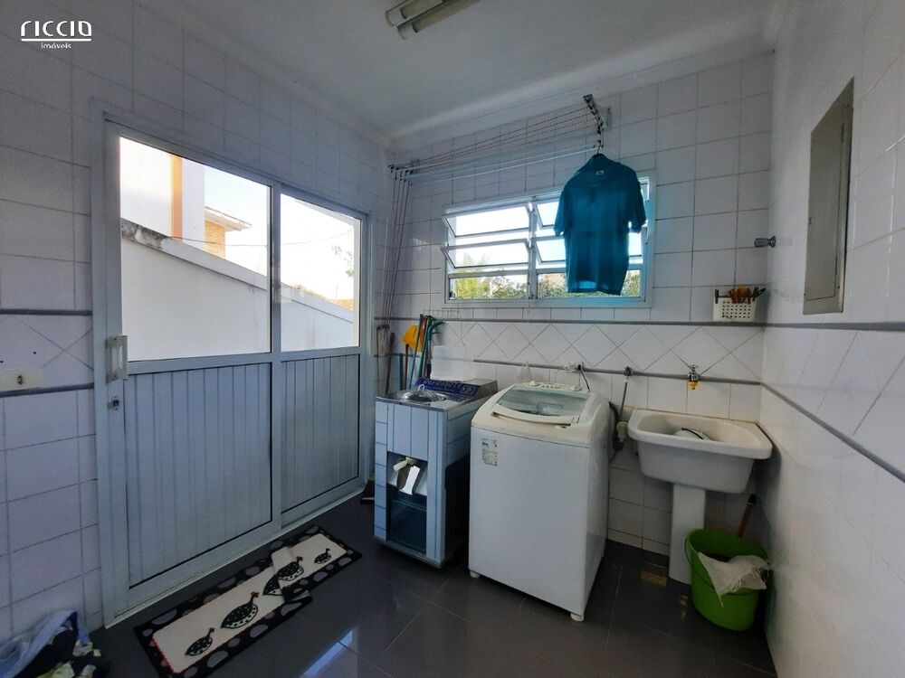 Casa à venda com 4 quartos, 250m² - Foto 9