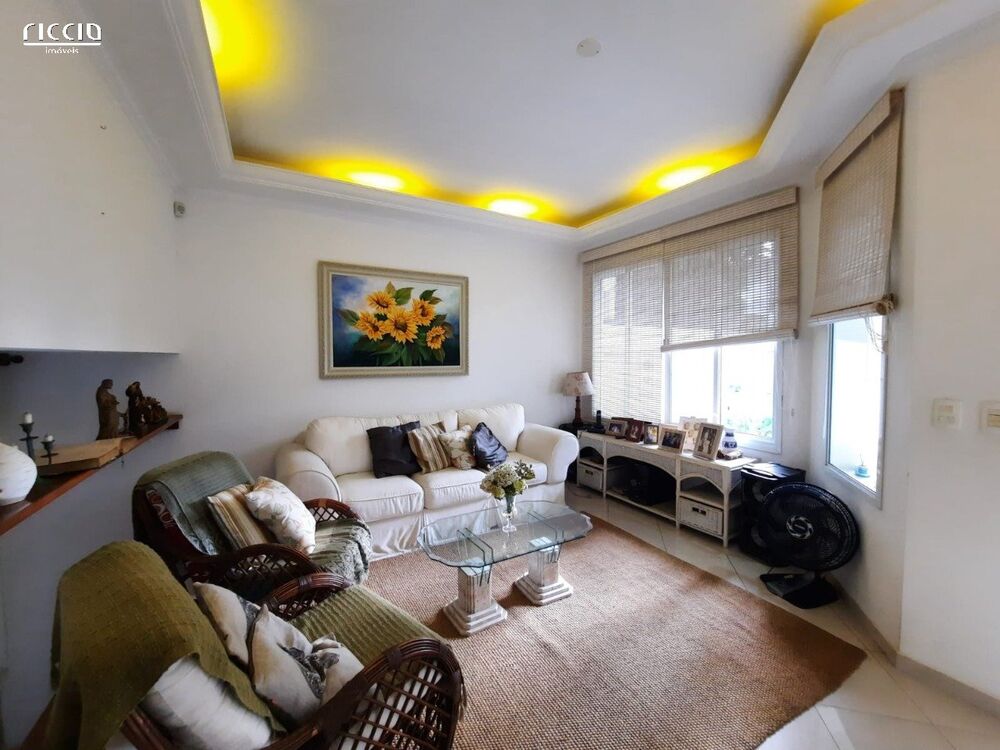 Casa à venda com 4 quartos, 250m² - Foto 3