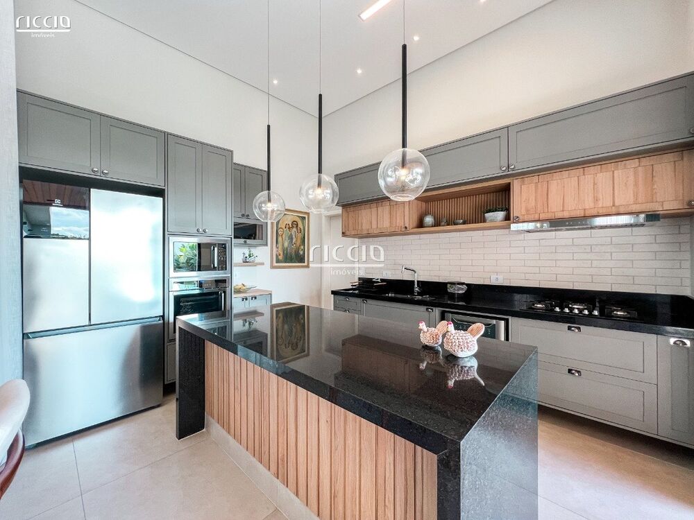 Casa de Condomínio à venda com 4 quartos, 271m² - Foto 1
