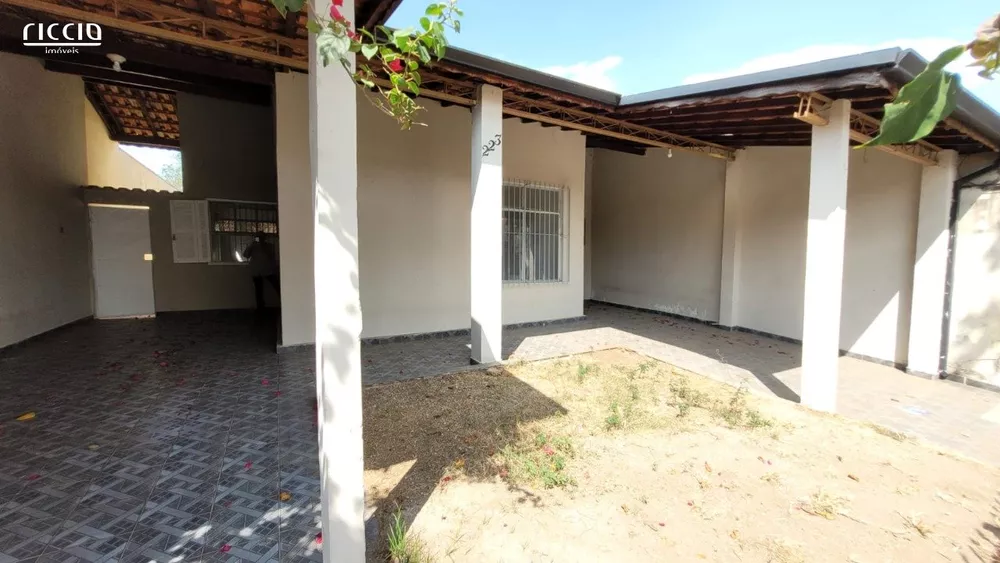 Casa à venda com 3 quartos, 230m² - Foto 1