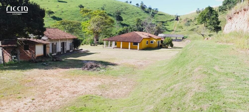 Sítio à venda com 3 quartos, 230m² - Foto 1