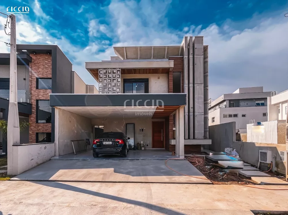 Casa de Condomínio à venda com 4 quartos, 258m² - Foto 1