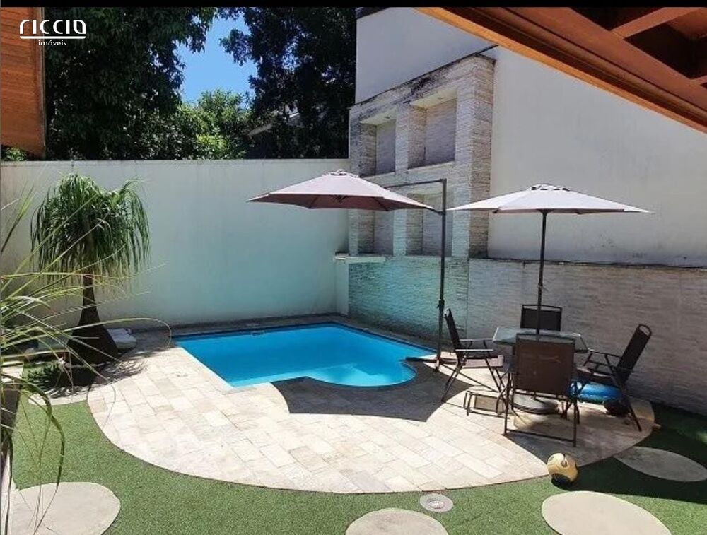 Casa de Condomínio à venda com 3 quartos, 190m² - Foto 1