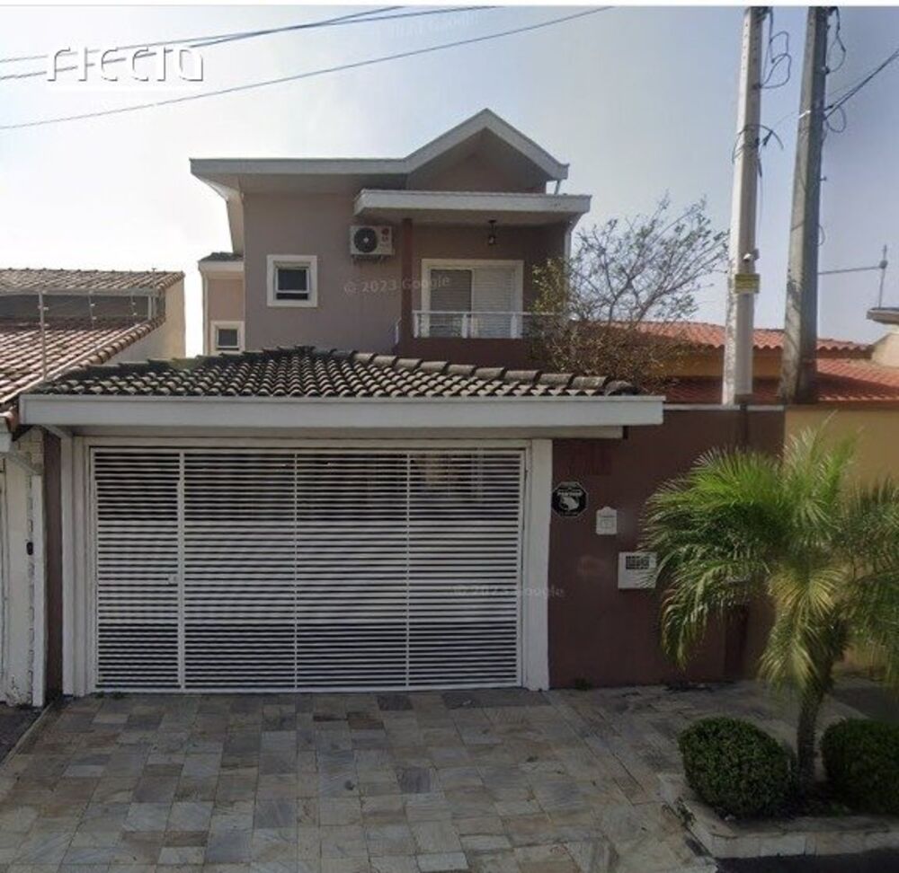 Casa à venda com 3 quartos, 137m² - Foto 1