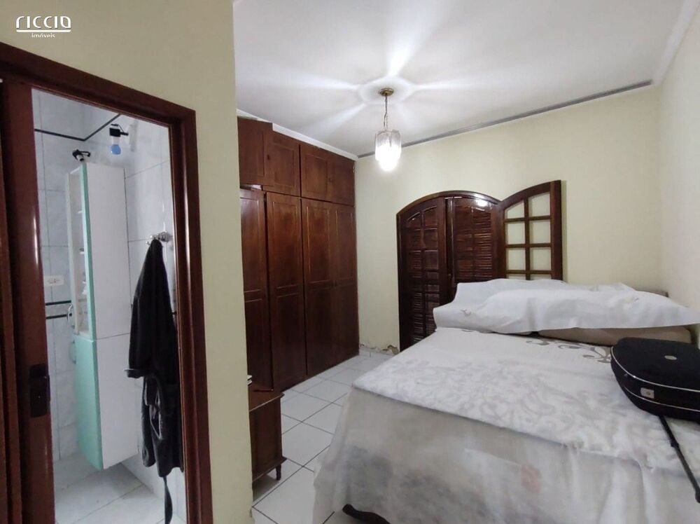 Casa à venda com 4 quartos, 200m² - Foto 2