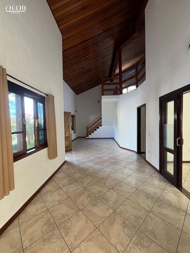 Casa de Condomínio à venda com 5 quartos, 252m² - Foto 2