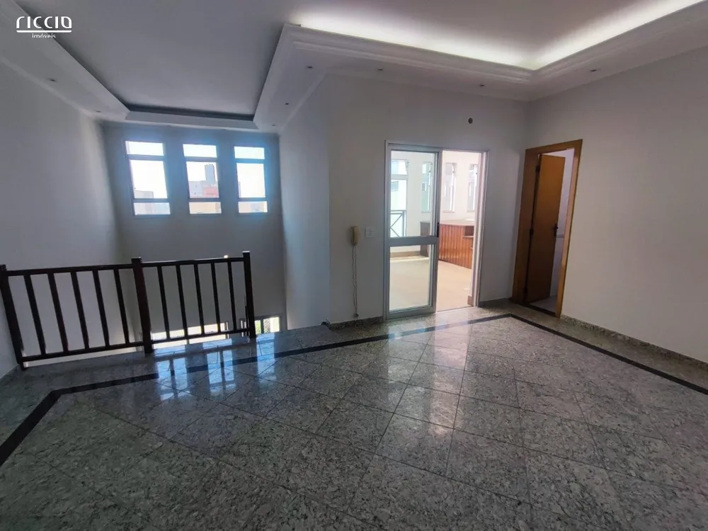 Cobertura, 3 quartos, 210 m² - Foto 2