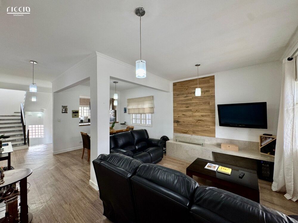 Casa de Condomínio à venda com 5 quartos, 200m² - Foto 4