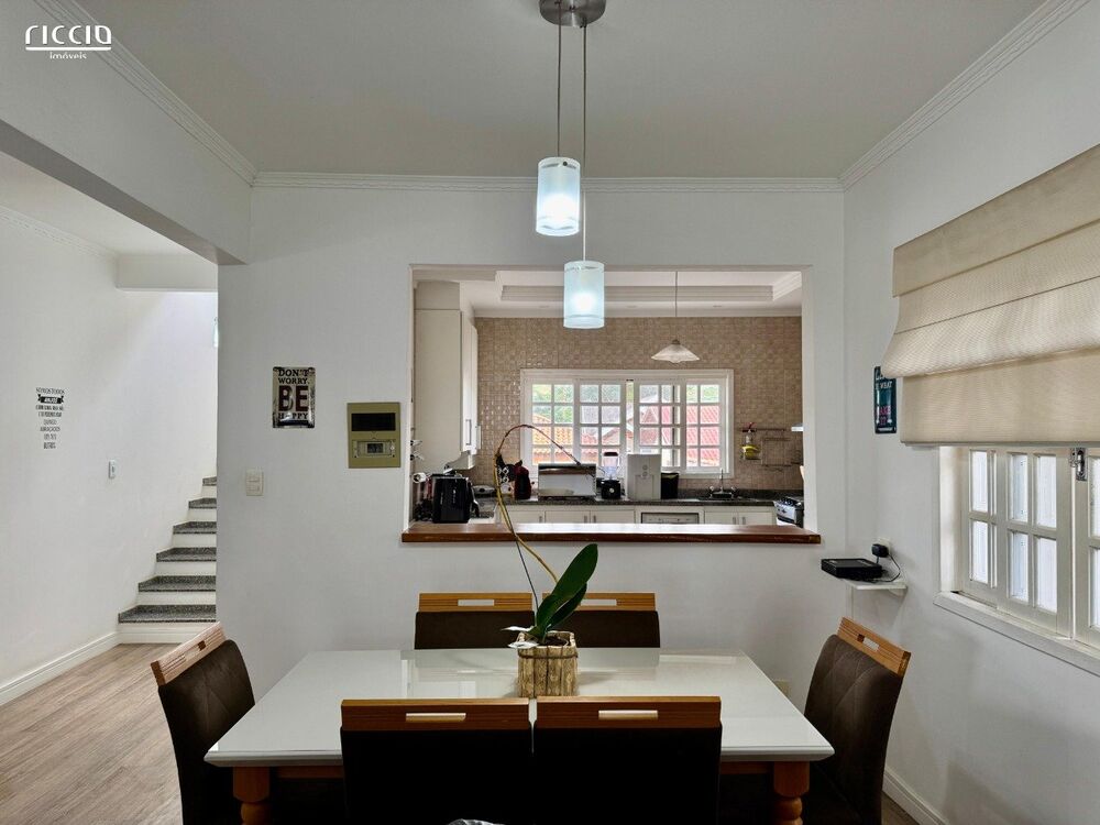 Casa de Condomínio à venda com 5 quartos, 200m² - Foto 6