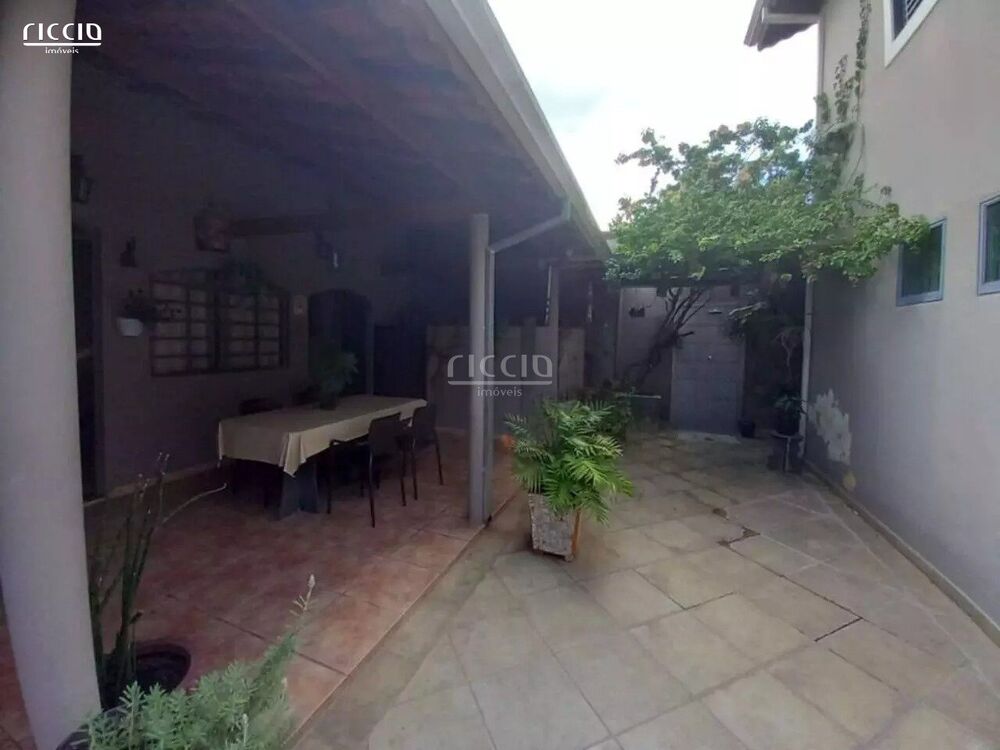 Casa à venda com 2 quartos, 180m² - Foto 2
