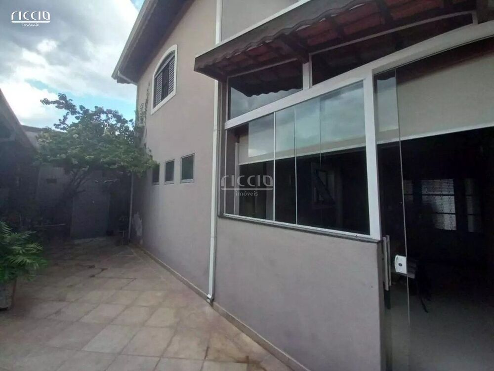 Casa à venda com 2 quartos, 180m² - Foto 4