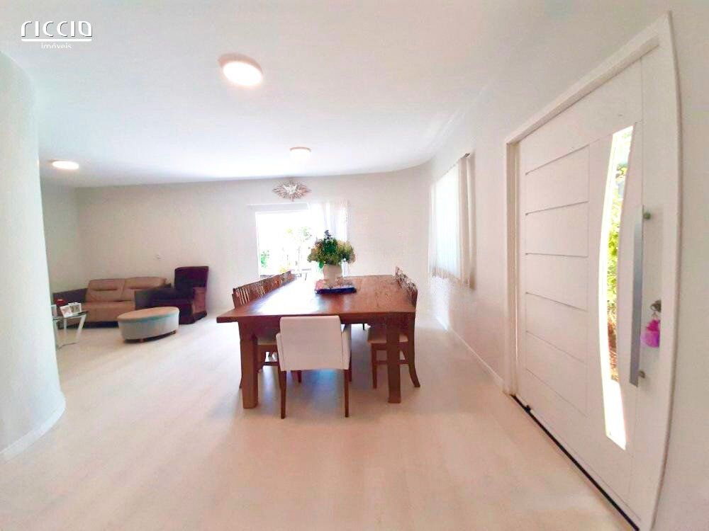 Casa de Condomínio à venda com 3 quartos, 225m² - Foto 4