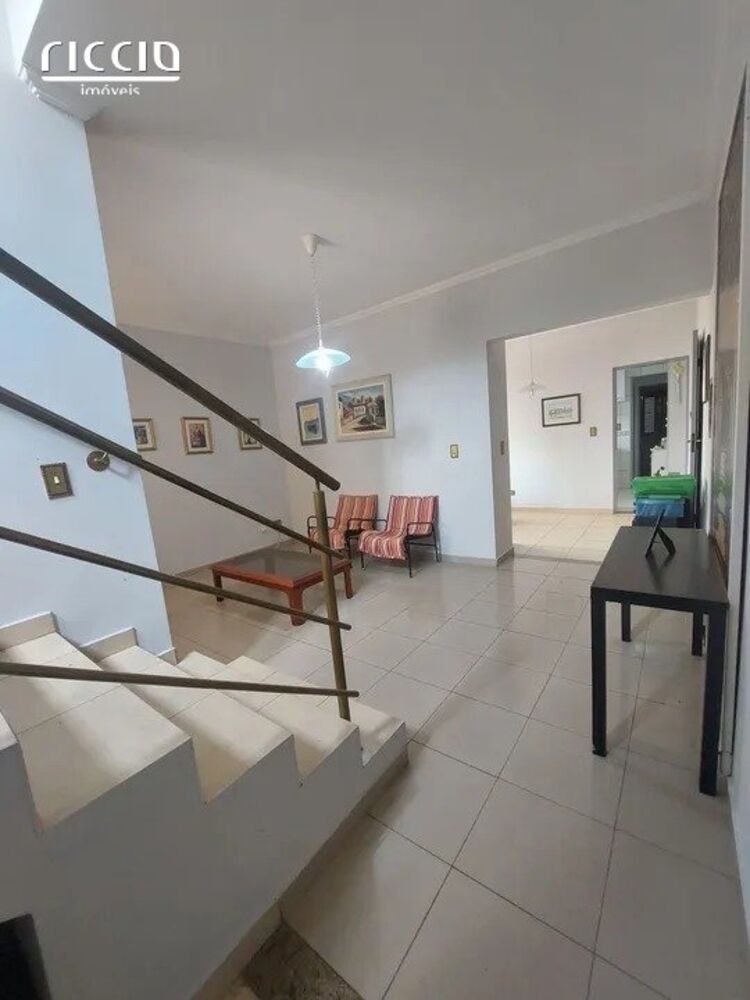 Casa de Condomínio à venda com 4 quartos, 225m² - Foto 2