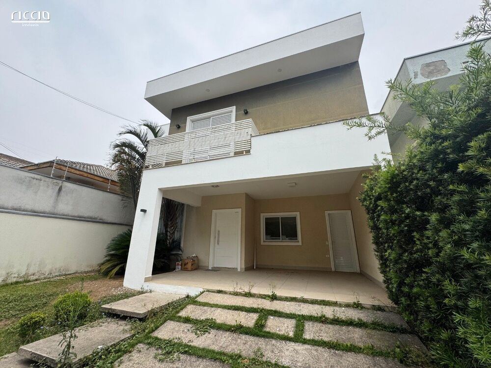 Casa à venda com 4 quartos, 220m² - Foto 1