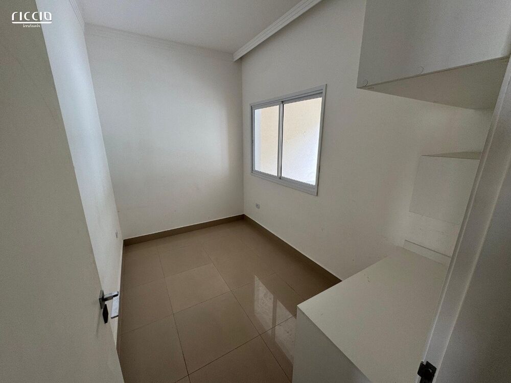 Casa à venda com 4 quartos, 220m² - Foto 4