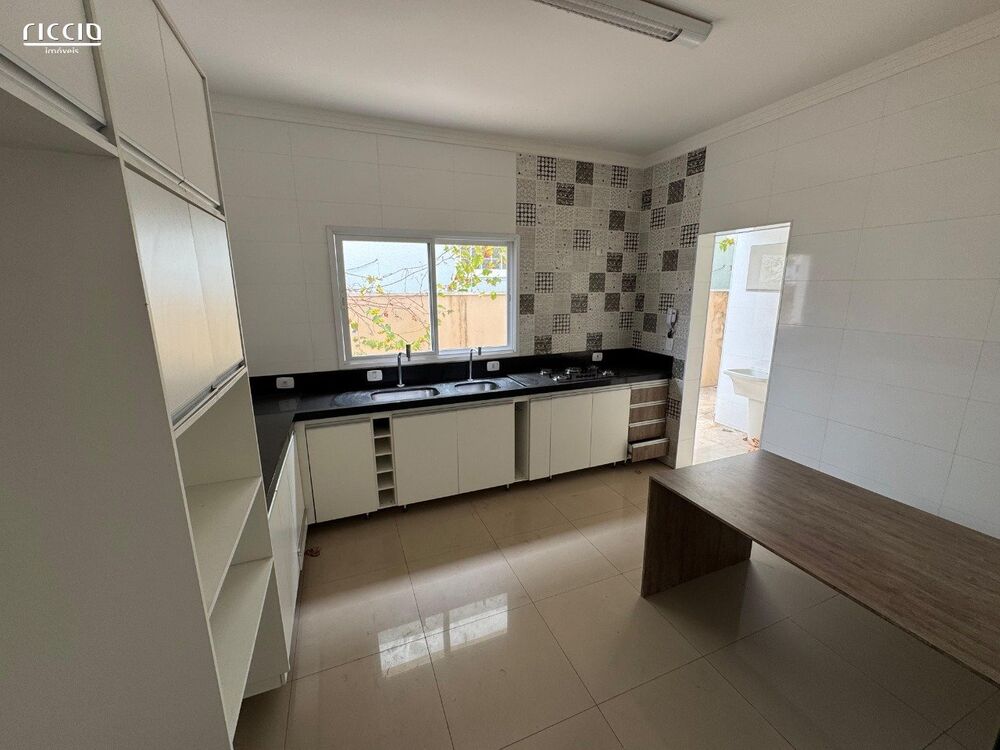 Casa à venda com 4 quartos, 220m² - Foto 25
