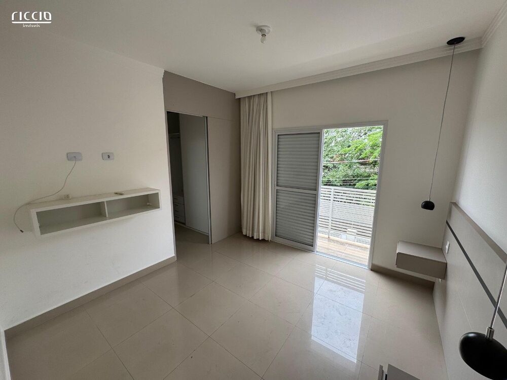 Casa à venda com 4 quartos, 220m² - Foto 16