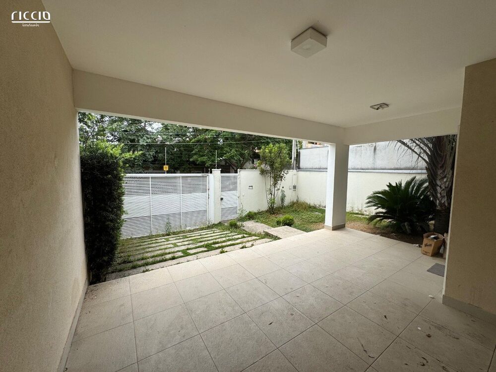 Casa à venda com 4 quartos, 220m² - Foto 28