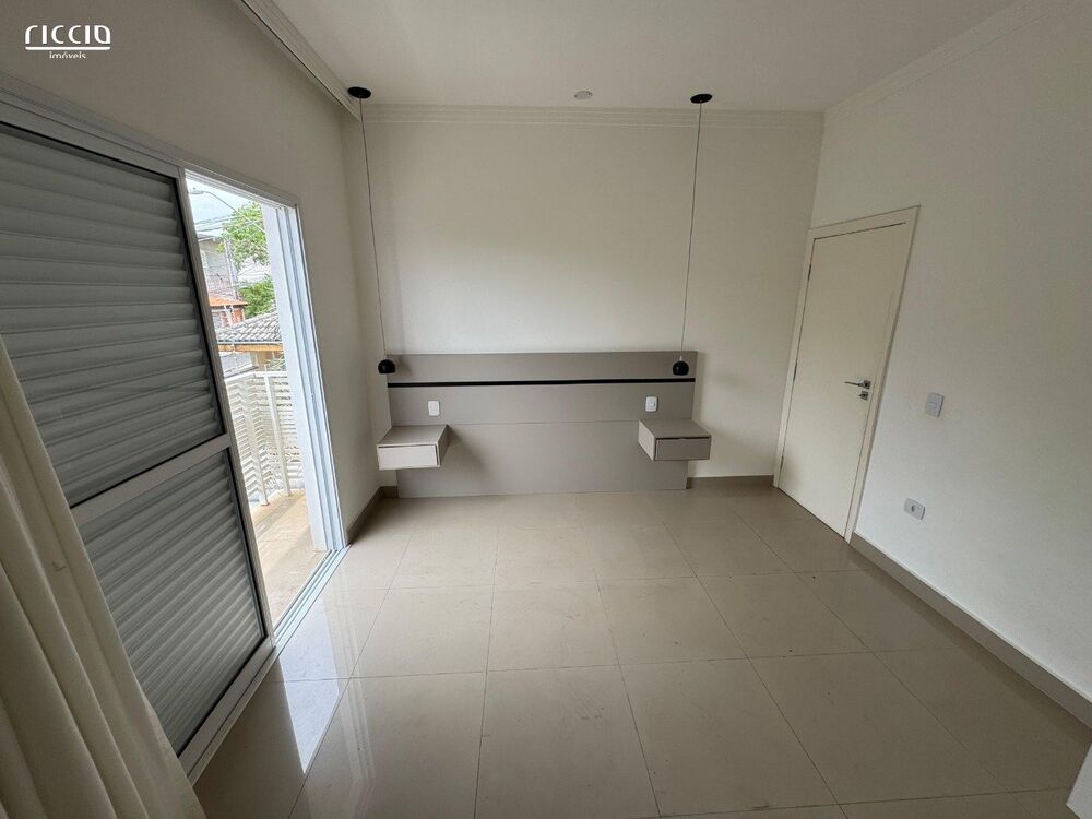 Casa à venda com 4 quartos, 220m² - Foto 14