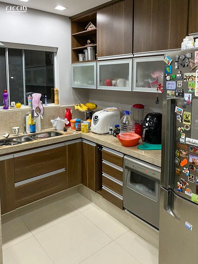 Casa de Condomínio à venda com 3 quartos, 180m² - Foto 1