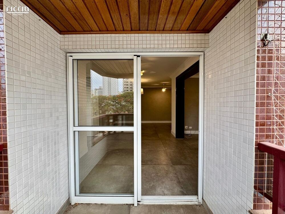 Apartamento à venda com 3 quartos, 130m² - Foto 2