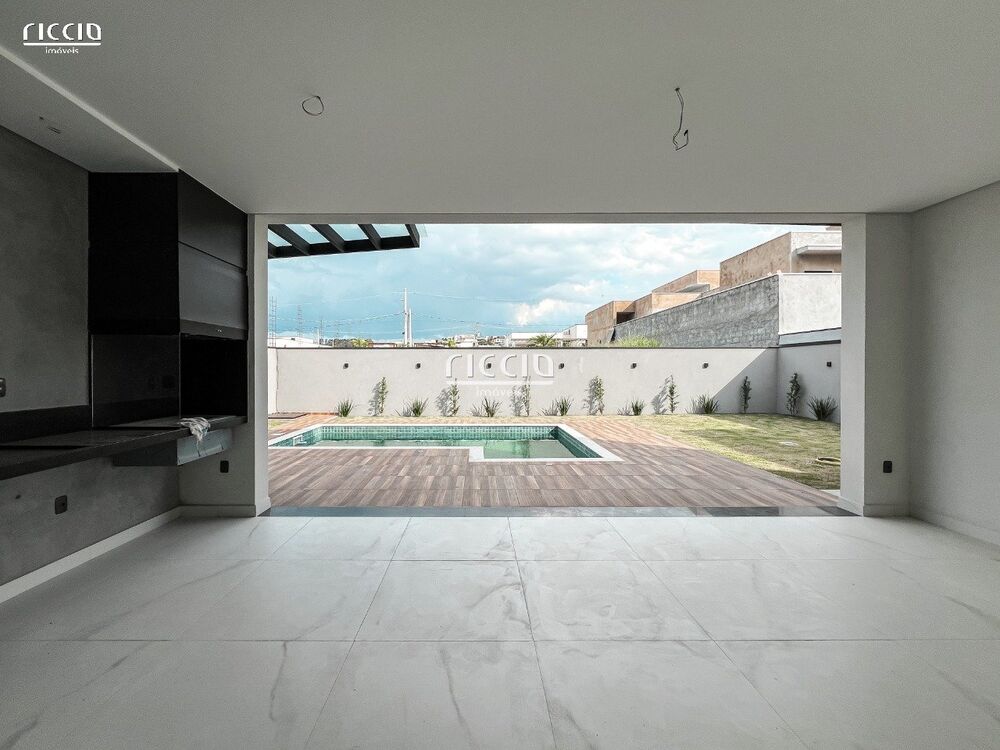 Casa de Condomínio à venda com 4 quartos, 355m² - Foto 1
