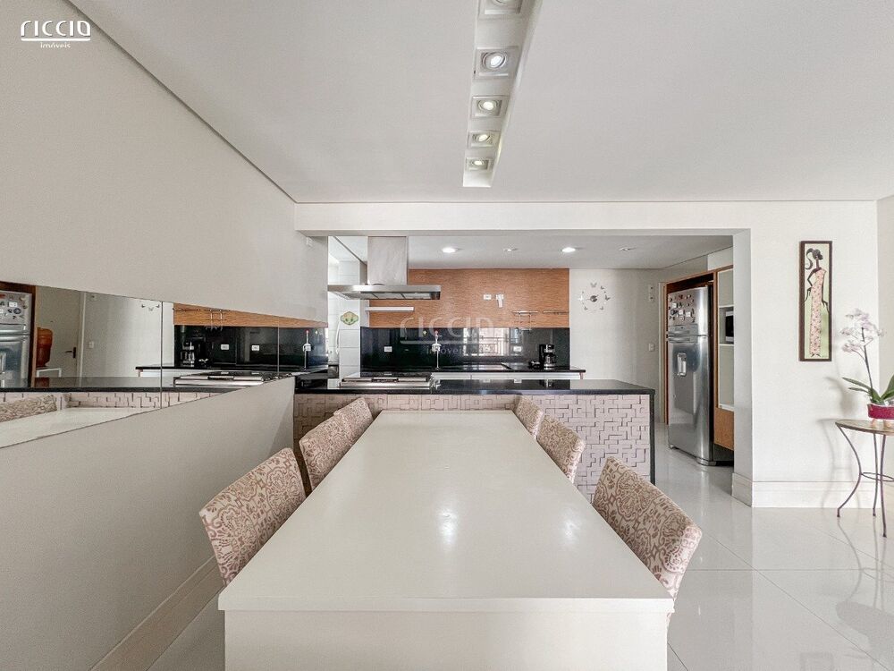 Apartamento à venda com 3 quartos, 133m² - Foto 1