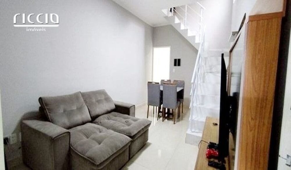 Casa à venda com 3 quartos, 1600m² - Foto 2