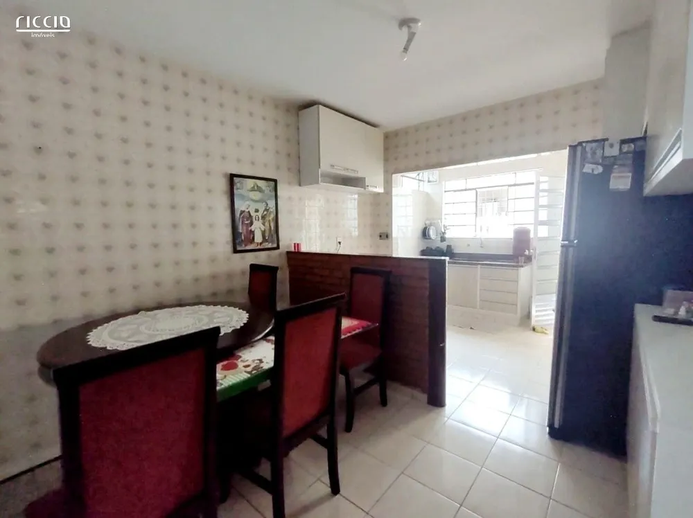 Casa, 3 quartos, 200 m² - Foto 2