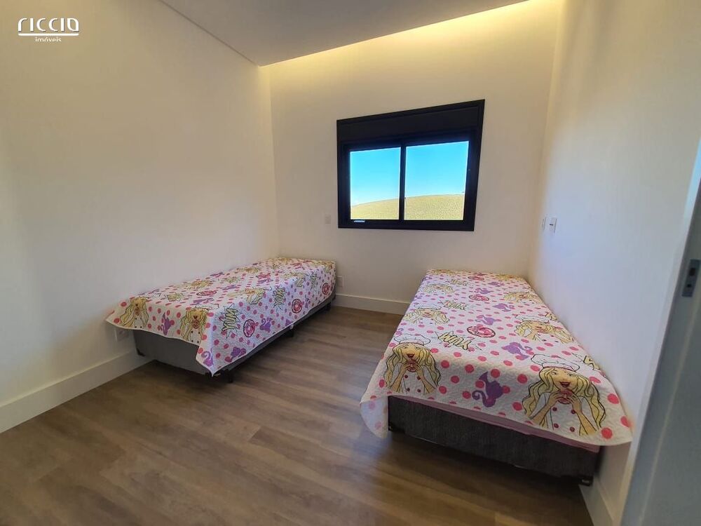 Casa de Condomínio à venda com 4 quartos, 386m² - Foto 1