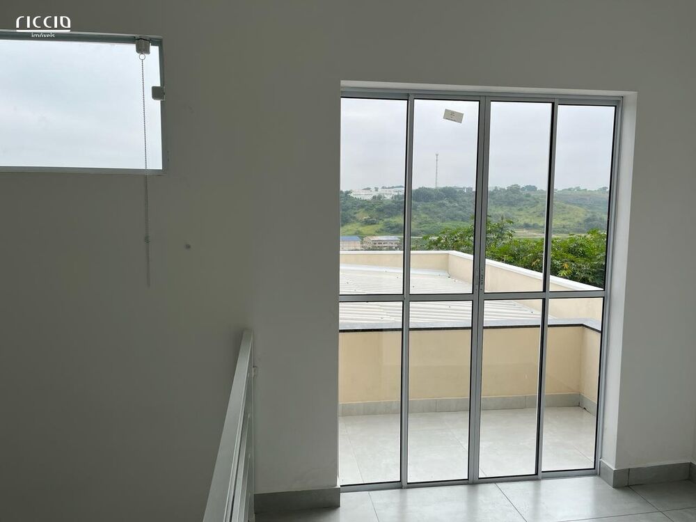 Casa à venda com 3 quartos, 112m² - Foto 1
