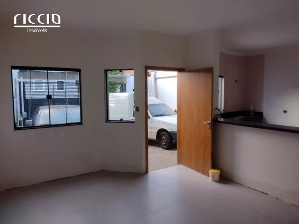 Casa à venda com 3 quartos, 84m² - Foto 1