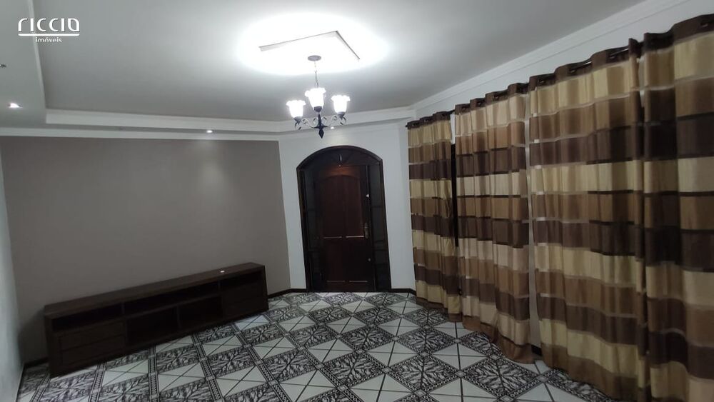 Casa à venda com 5 quartos, 180m² - Foto 4