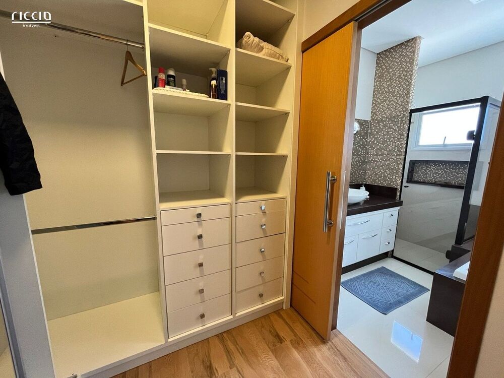 Casa de Condomínio à venda com 4 quartos, 366m² - Foto 2