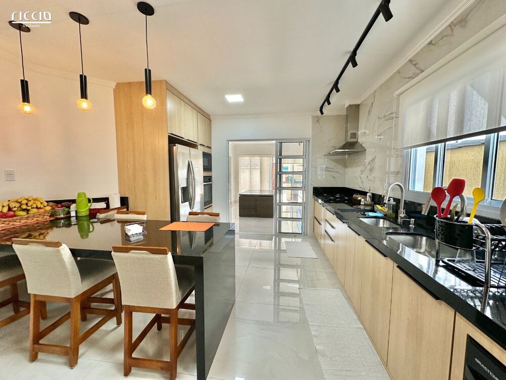 Casa de Condomínio à venda com 4 quartos, 450m² - Foto 1