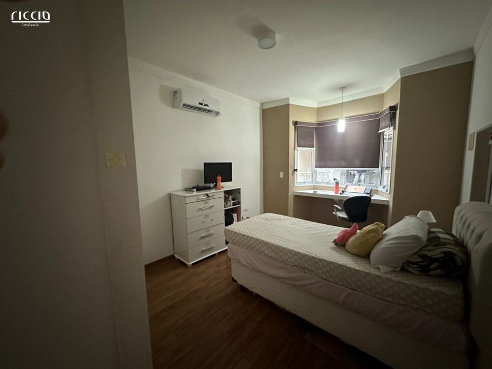 Casa à venda com 4 quartos, 180m² - Foto 4