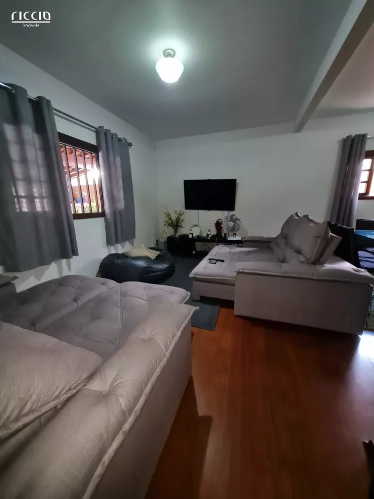 Casa à venda com 6 quartos, 244m² - Foto 4