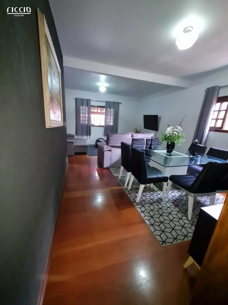 Casa à venda com 6 quartos, 244m² - Foto 3