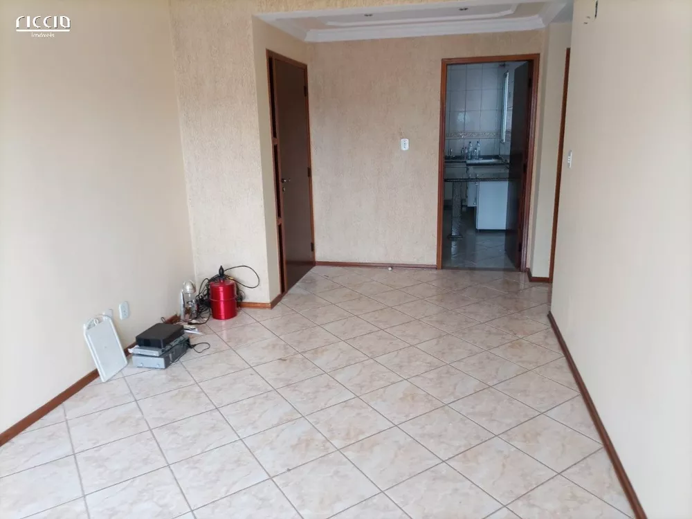 Apartamento à venda com 2 quartos, 70m² - Foto 1