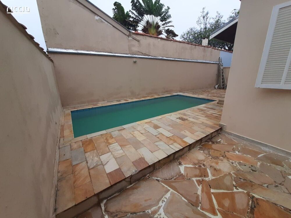 Casa de Condomínio à venda com 4 quartos, 250m² - Foto 2