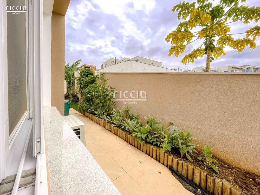 Casa de Condomínio à venda com 4 quartos, 300m² - Foto 2