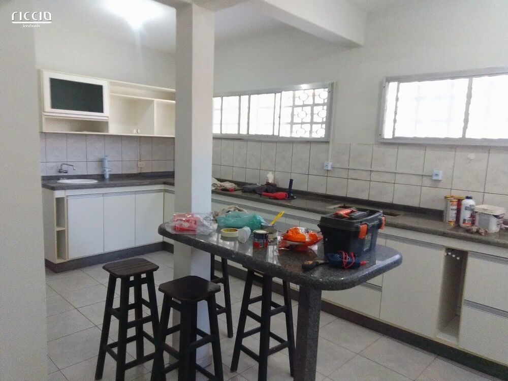 Casa à venda com 3 quartos, 200m² - Foto 4