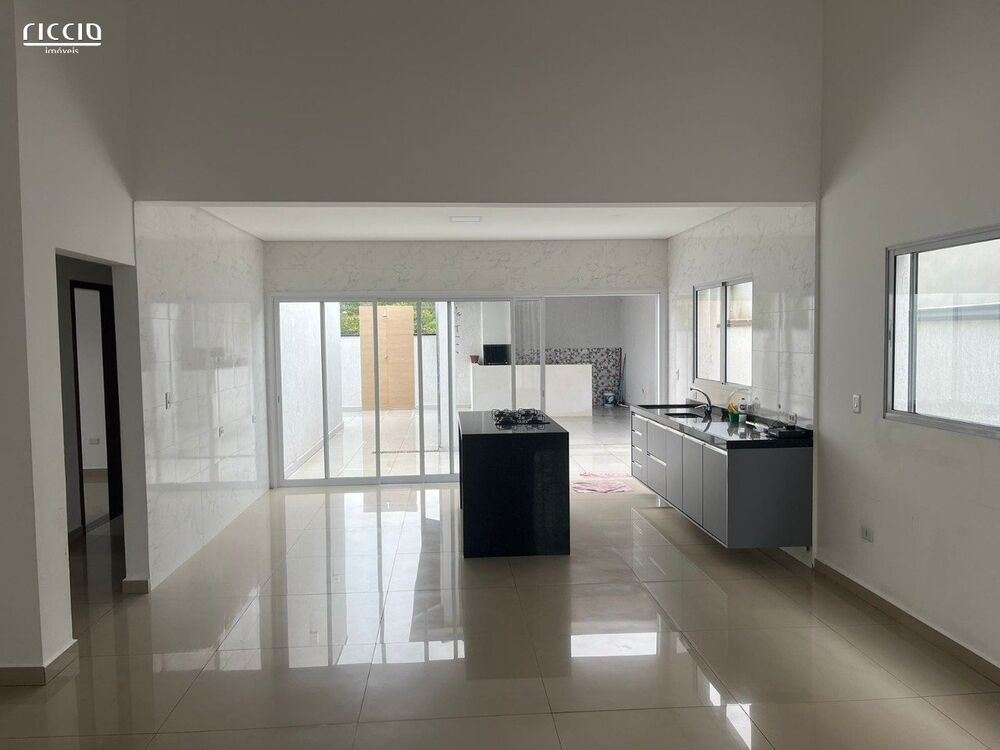 Casa de Condomínio à venda com 3 quartos, 150m² - Foto 1
