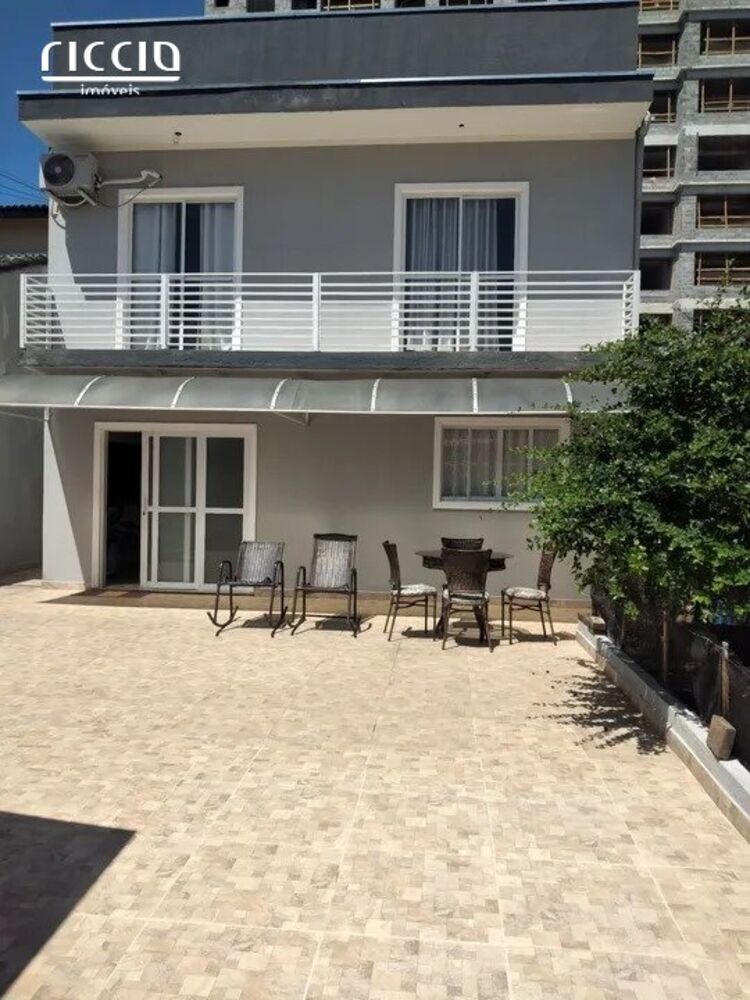Casa à venda com 3 quartos, 168m² - Foto 1